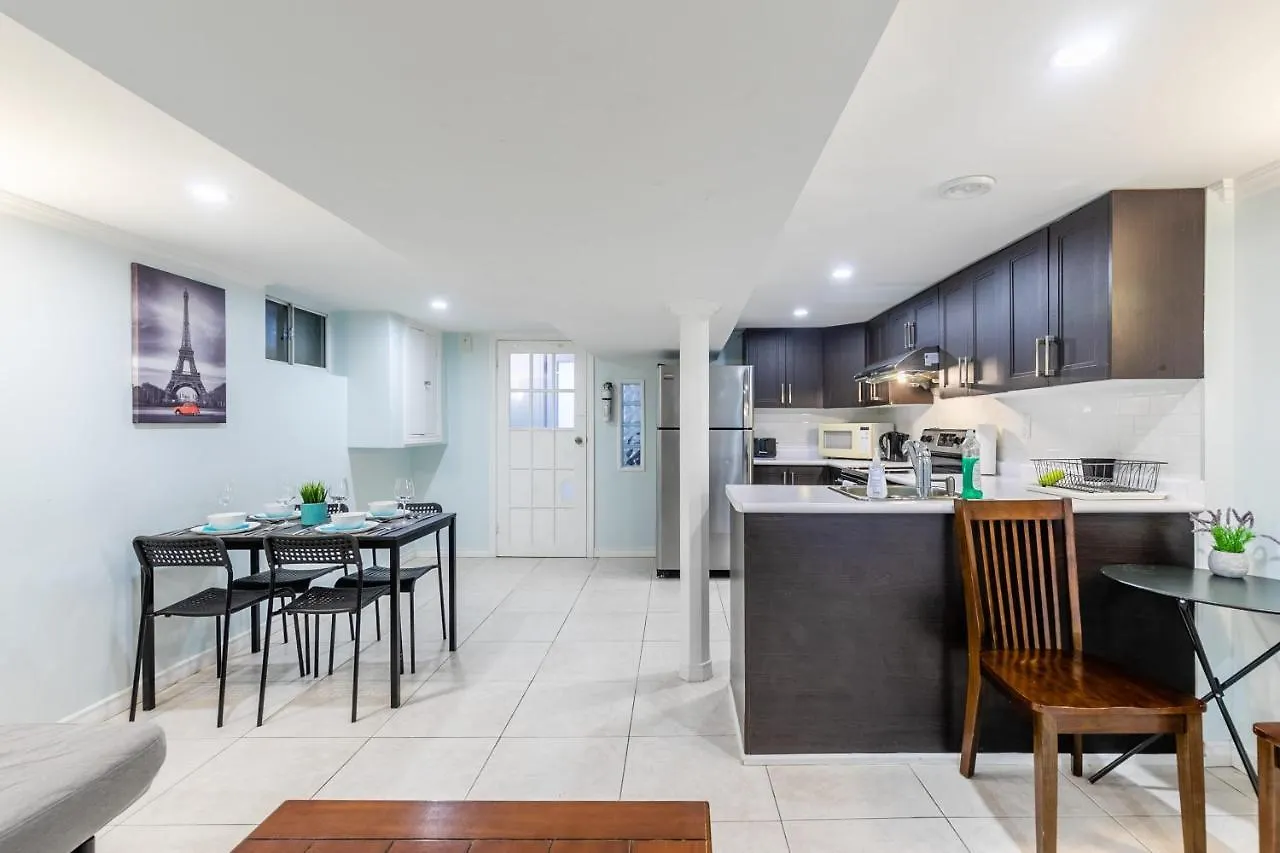 Pet-Friendly Suite In The Heart Of Trinity Bellwoods Toronto Apartment